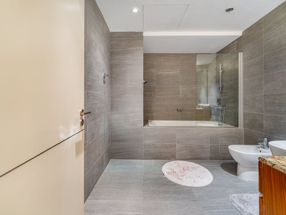 Sophisticated Three-Bedroom Apartment in DIFC, picture 23