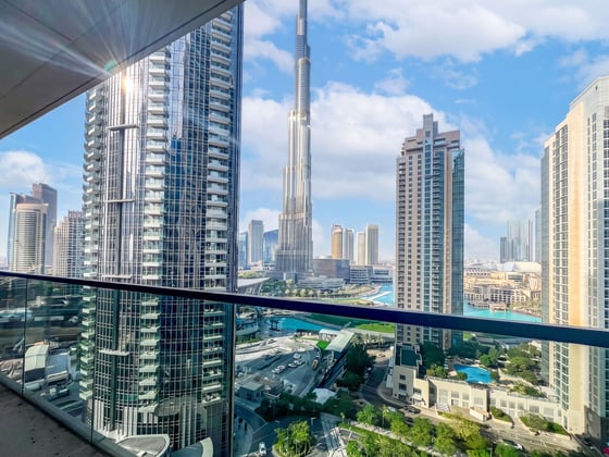 Elegant Downtown Apartment with Burj Khalifa View, picture 1