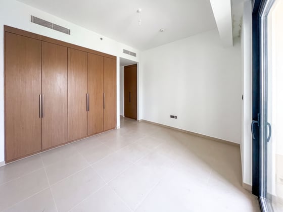 Elegant Downtown Apartment with Burj Khalifa View, picture 7
