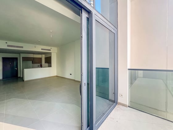 Elegant Downtown Apartment with Burj Khalifa View, picture 4