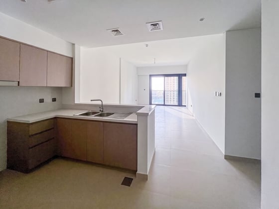 Elegant Downtown Apartment with Burj Khalifa View, picture 2