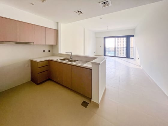 Elegant Downtown Apartment with Burj Khalifa View, picture 3