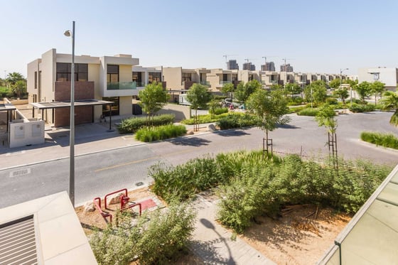 Dubai Land, picture 1