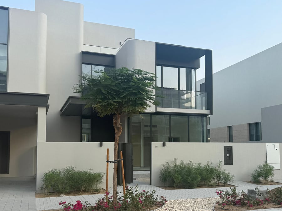 Prime unit on the lagoon with a large corner plot, picture 1