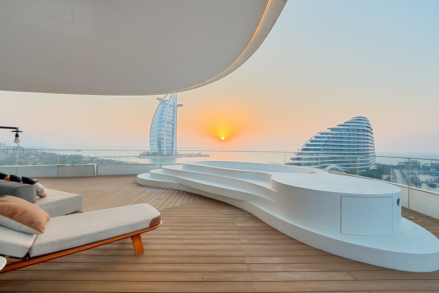 Panoramic Views of the Jumeirah Hotel’s Resorts, picture 1