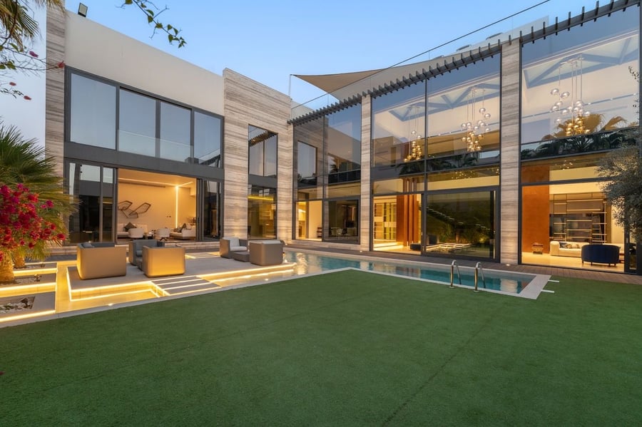 Villa facade Umm Suqeim LUXHABITAT