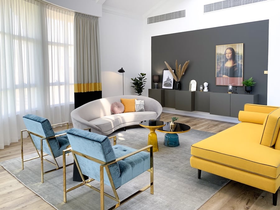 Living room with Mona Lisa painting